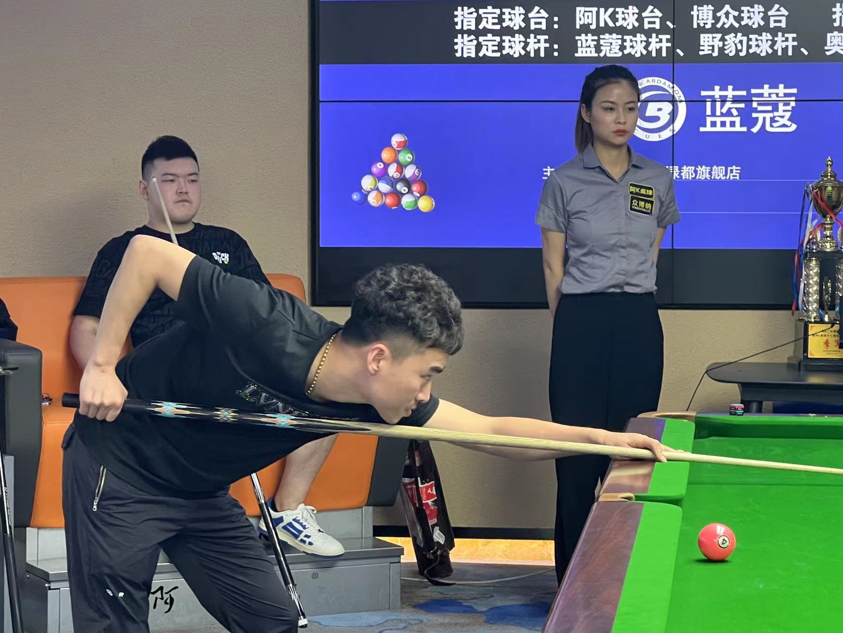 似乎隐藏着 似乎隐藏着