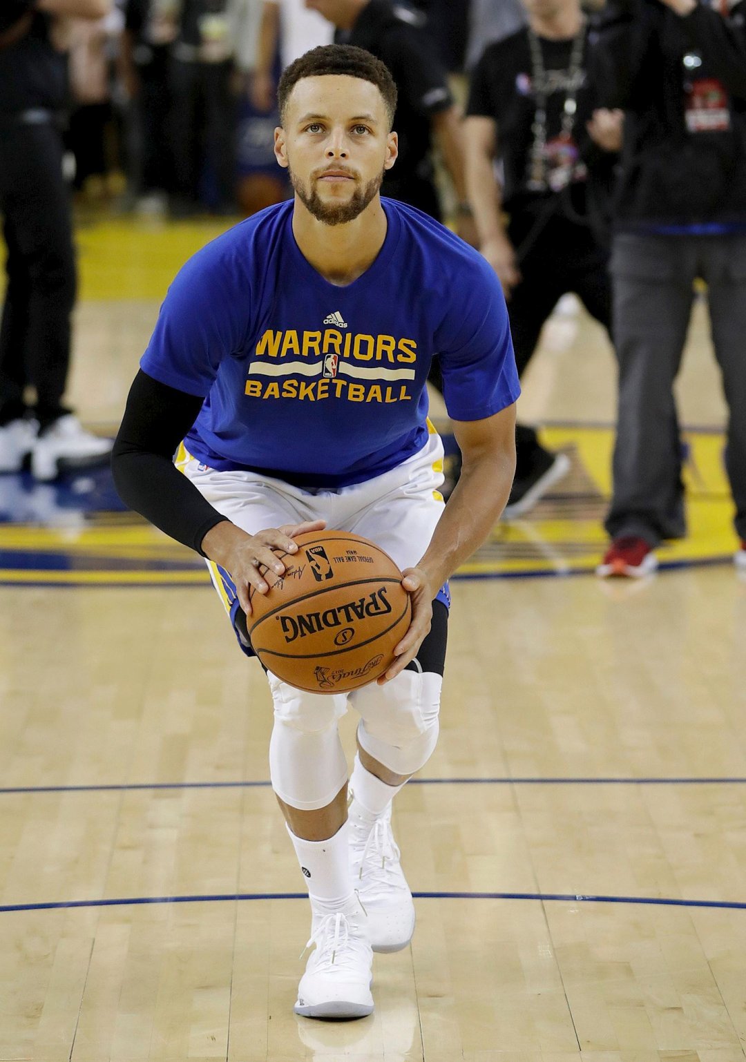 他能够在狭 他能够在狭